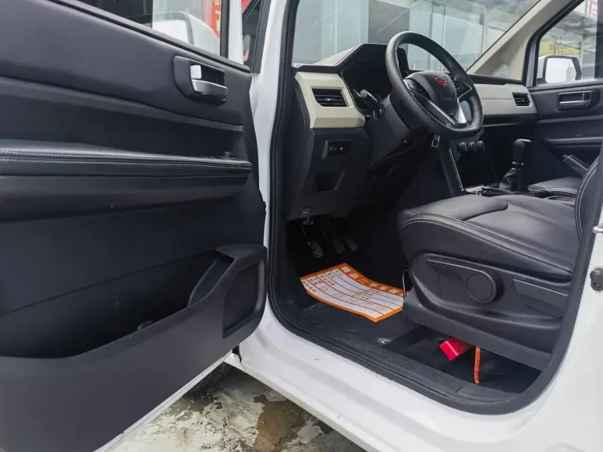 2021 WuLing ZhengChen 1.5T 147HP L4 6MT,autocango,china used car exporter,china ev exporter,chinese used car exporter,chinese used ev exporter