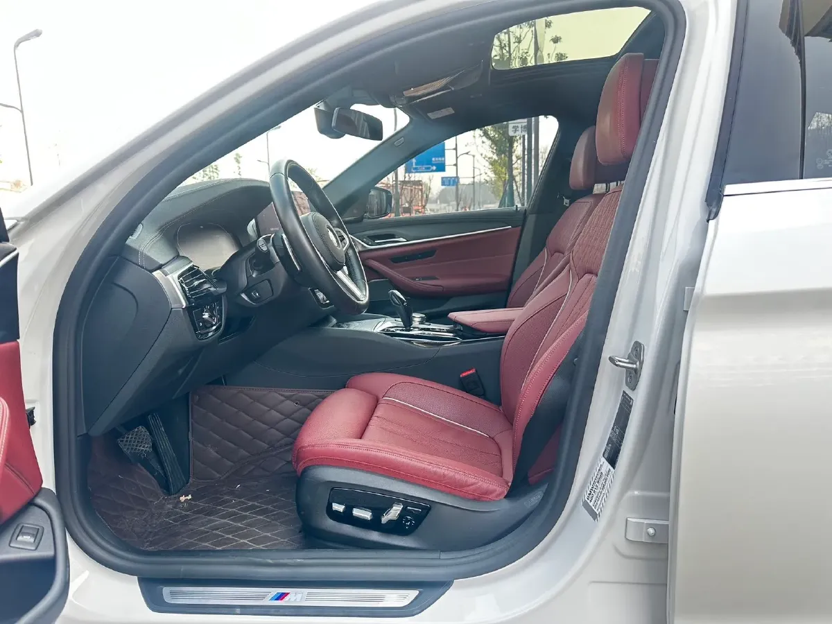 2021 BMW 5 Series 2.0T 252HP L4 8AT,autocango,china used car exporter,china ev exporter,chinese used car exporter,chinese used ev exporter