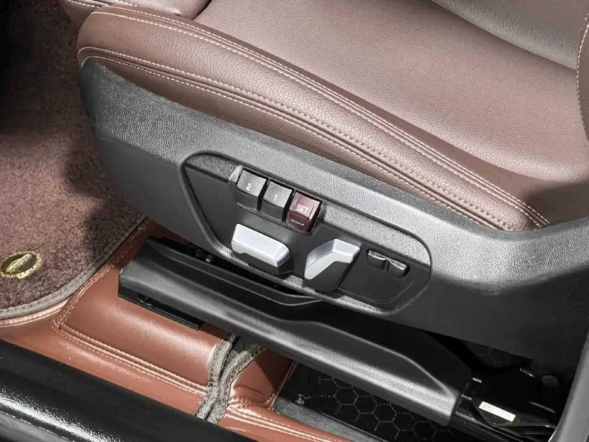 2021 BMW X1 2.0T 192HP L4 7DCT,autocango,china used car exporter,china ev exporter,chinese used car exporter,chinese used ev exporter