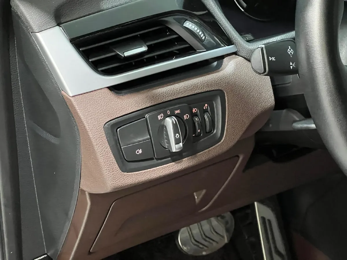 2021 BMW X1 2.0T 192HP L4 7DCT,autocango,china used car exporter,china ev exporter,chinese used car exporter,chinese used ev exporter