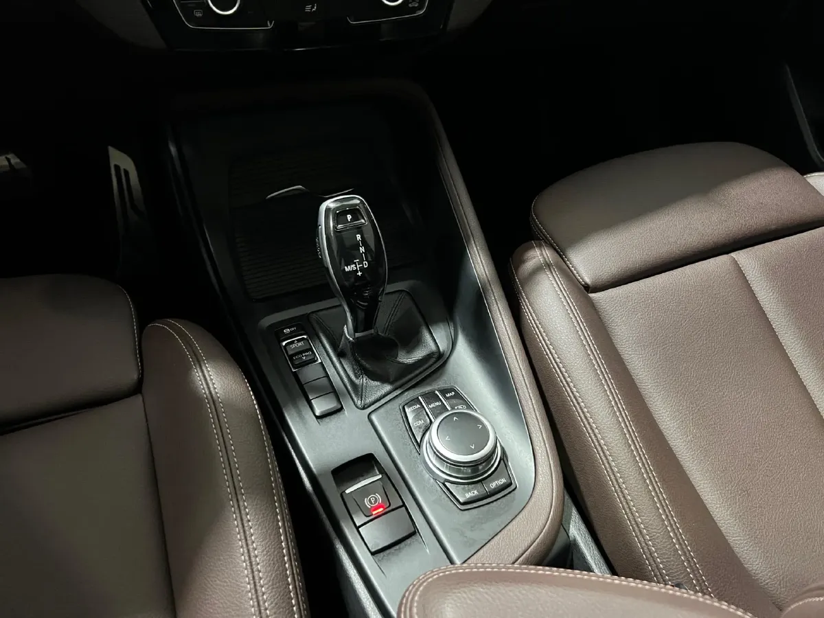 2021 BMW X1 2.0T 192HP L4 7DCT,autocango,china used car exporter,china ev exporter,chinese used car exporter,chinese used ev exporter