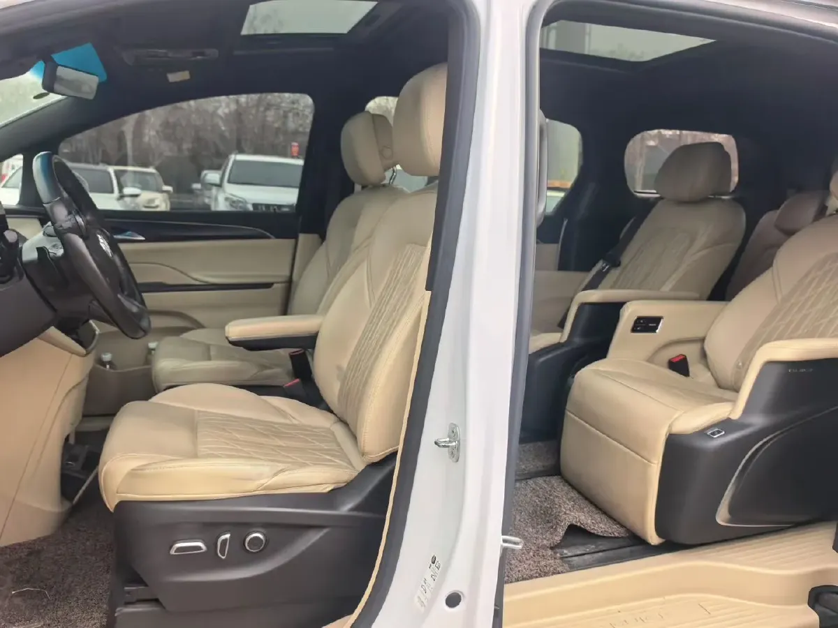 2022 Buick GL8 2.0T 237HP L4 9AT,autocango,china used car exporter,china ev exporter,chinese used car exporter,chinese used ev exporter