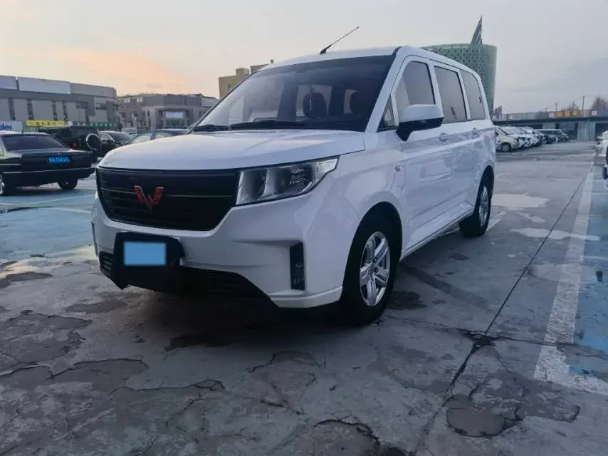 2020 WuLing HongGuang Plus 1.5L 99HP L4 6MT