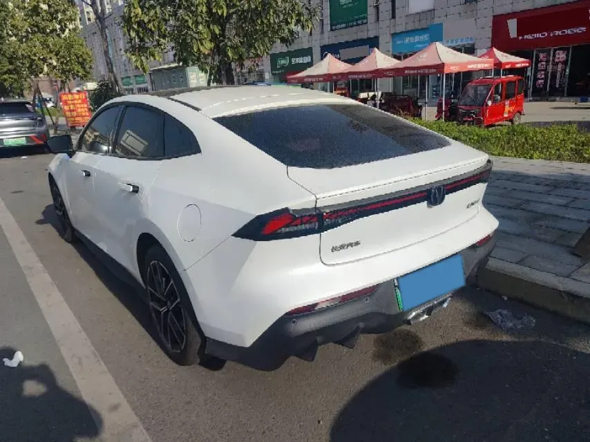 2024 ChangAn UNI-V iDD 1.5L 110HP L4 E-CVT PHEV 18.99KWH,autocango,china used car exporter,china ev exporter,chinese used car exporter,chinese used ev exporter