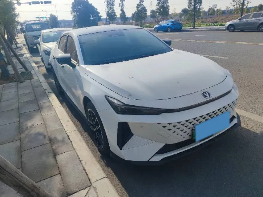 2024 ChangAn UNI-V iDD 1.5L 110HP L4 E-CVT PHEV 18.99KWH,autocango,china used car exporter,china ev exporter,chinese used car exporter,chinese used ev exporter