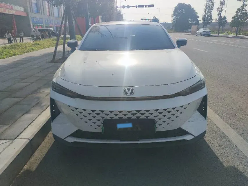2024 ChangAn UNI-V iDD 1.5L 110HP L4 E-CVT PHEV 18.99KWH,autocango,china used car exporter,china ev exporter,chinese used car exporter,chinese used ev exporter