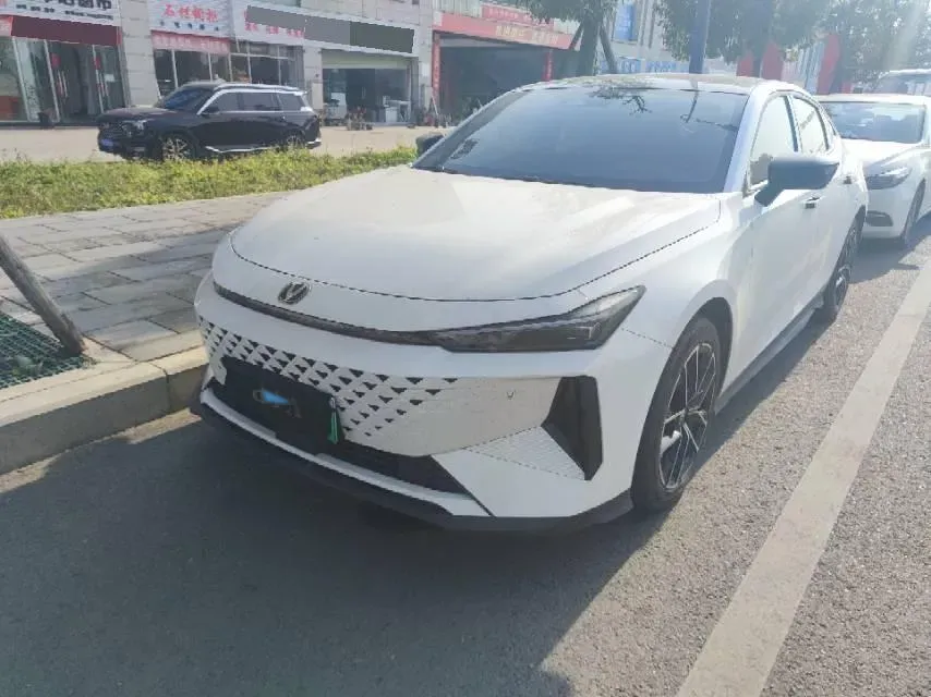 2024 ChangAn UNI-V iDD 1.5L 110HP L4 E-CVT PHEV 18.99KWH,autocango,china used car exporter,china ev exporter,chinese used car exporter,chinese used ev exporter