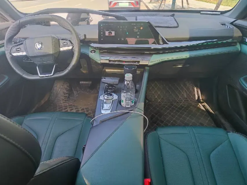 2024 ChangAn UNI-V iDD 1.5L 110HP L4 E-CVT PHEV 18.99KWH,autocango,china used car exporter,china ev exporter,chinese used car exporter,chinese used ev exporter