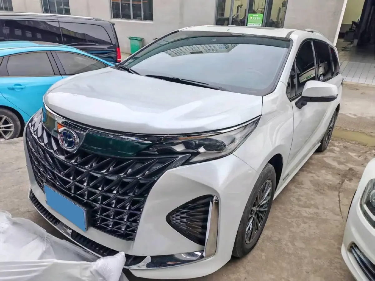 2023 Toyota Sienna 2.5L 189HP L4 E-CVT Hybrid