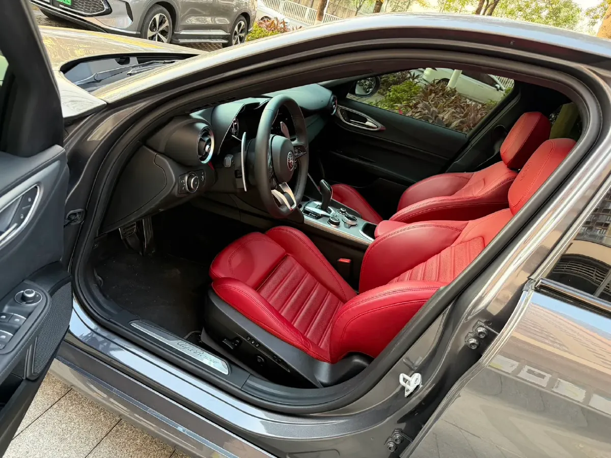 2023 Genesis GV70 2.5T 304HP L4 8AT,autocango,china used car exporter,china ev exporter,chinese used car exporter,chinese used ev exporter