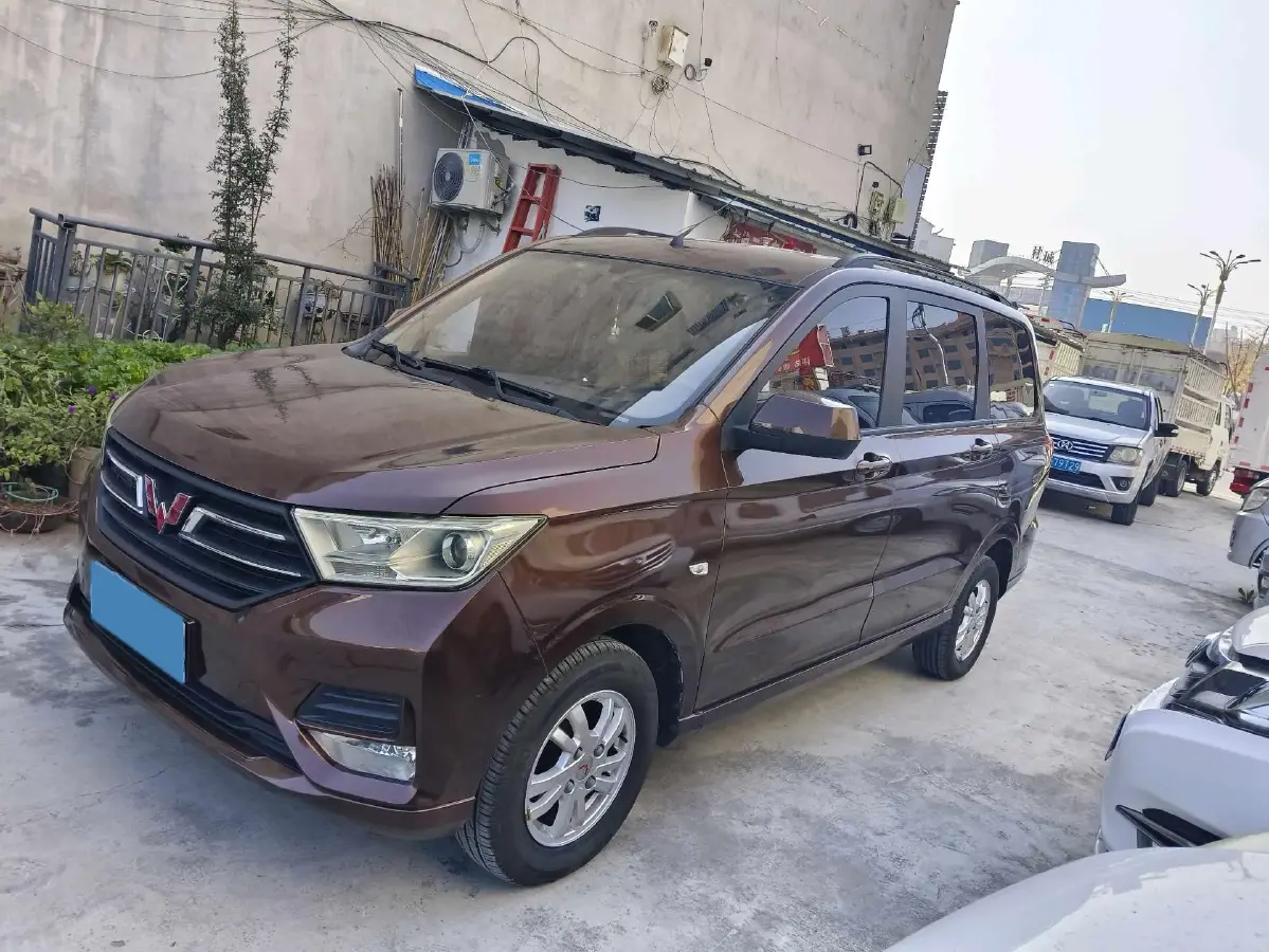 2021 WuLing RongGuang New Truck 1.5L 99HP L4 5MT
