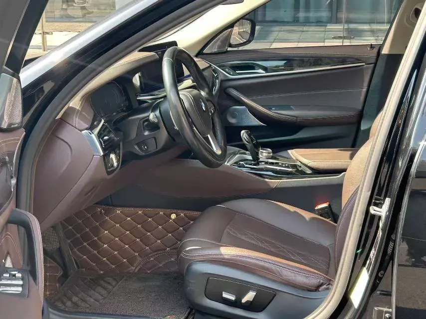 2021 BMW 5 Series 2.0T 184HP L4 8AT,autocango,china used car exporter,china ev exporter,chinese used car exporter,chinese used ev exporter