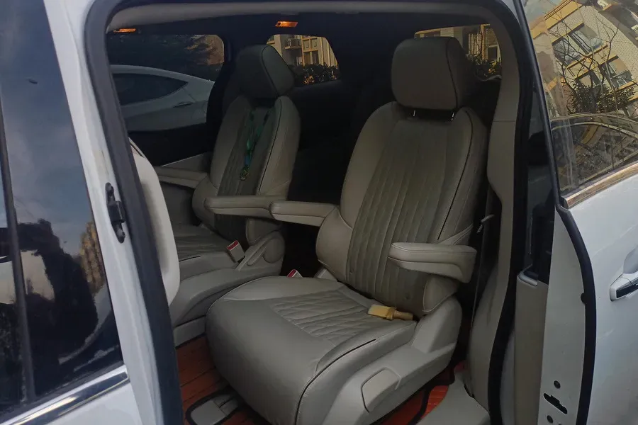 2022 Buick GL8 2.0T 237HP L4 9AT,autocango,china used car exporter,china ev exporter,chinese used car exporter,chinese used ev exporter