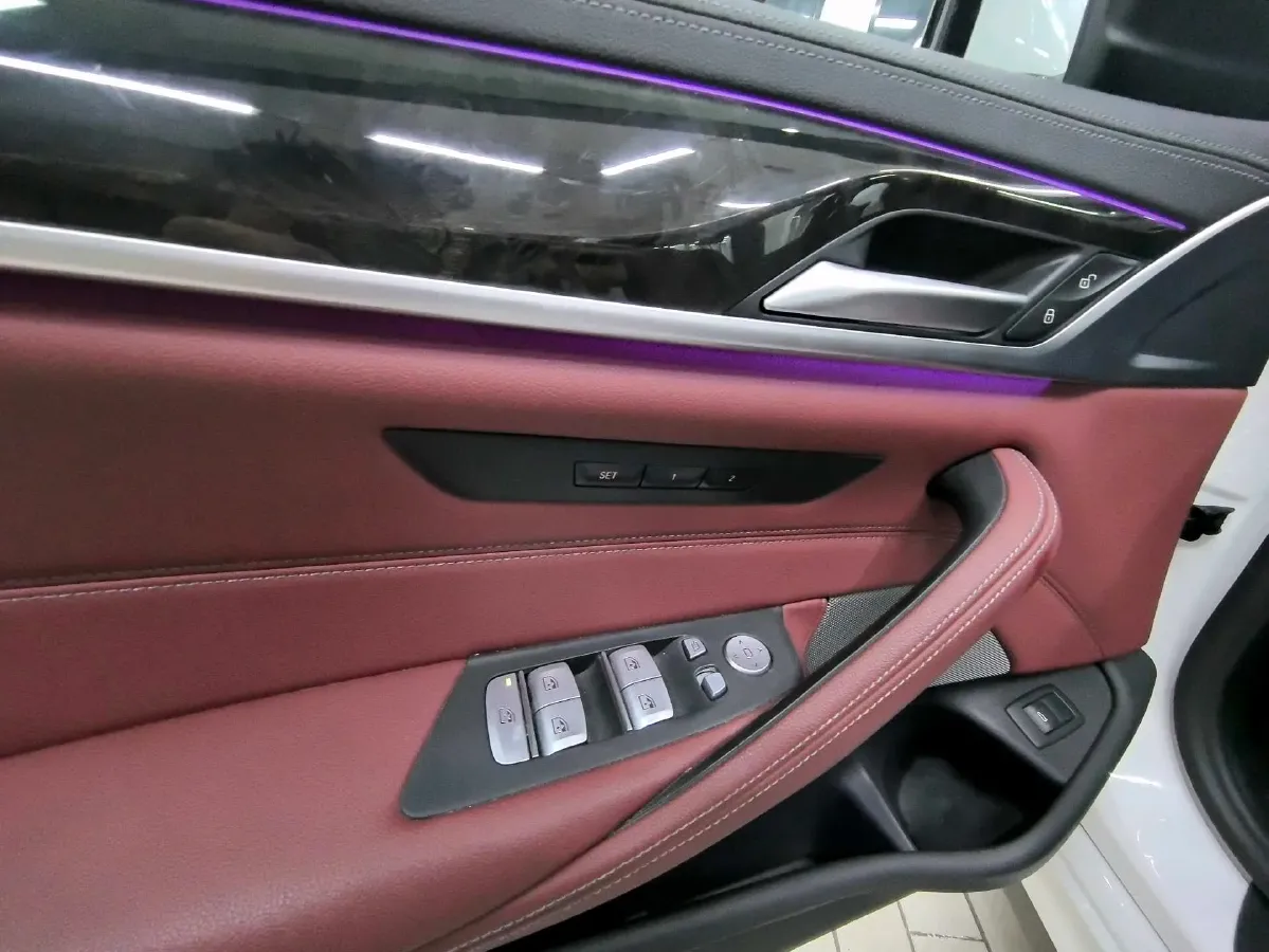 2022 BMW 5 Series 2.0T 184HP L4 8AT,autocango,china used car exporter,china ev exporter,chinese used car exporter,chinese used ev exporter