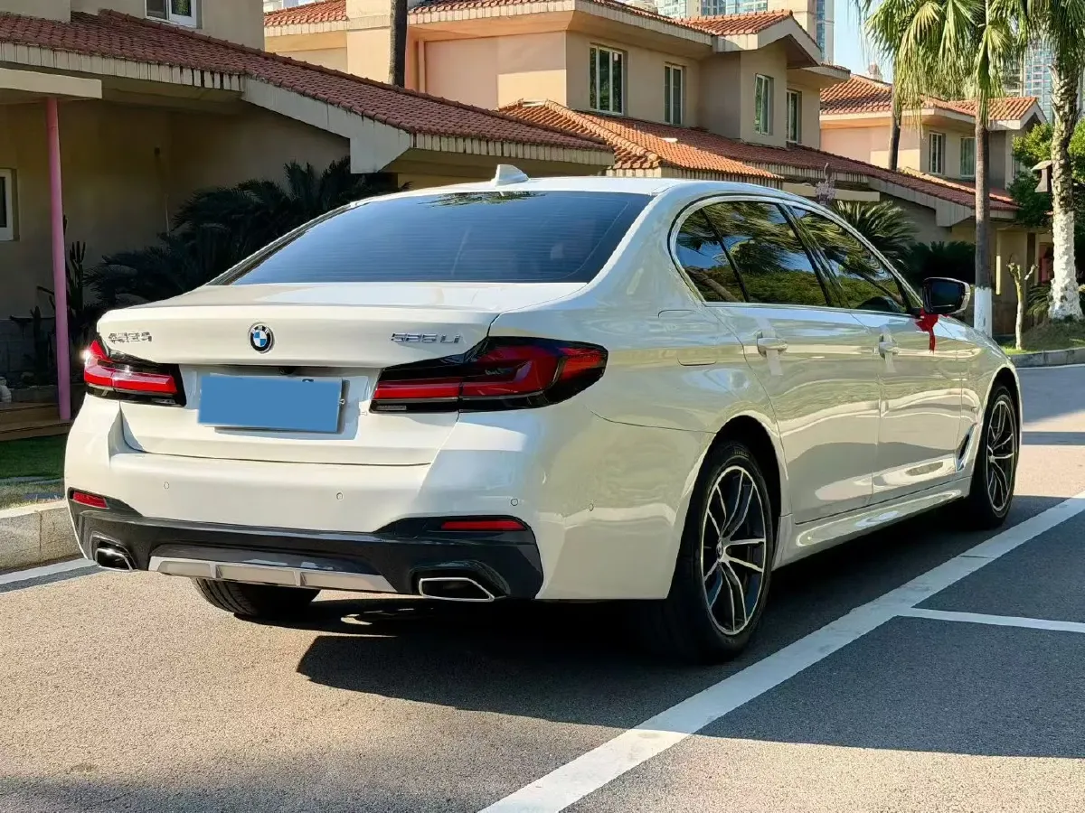 2022 BMW 5 Series 2.0T 184HP L4 8AT,autocango,china used car exporter,china ev exporter,chinese used car exporter,chinese used ev exporter