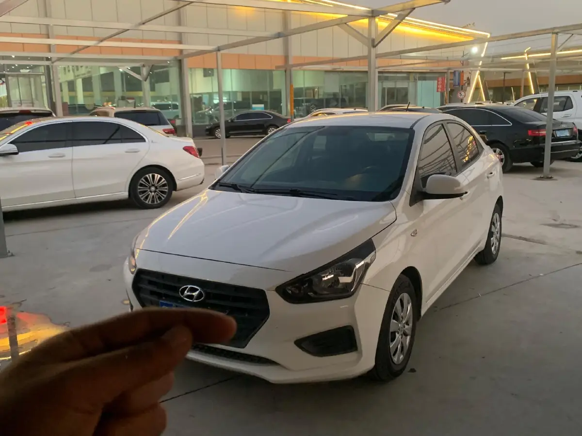 2017 Hyundai Reina 1.4L 95HP L4 5MT