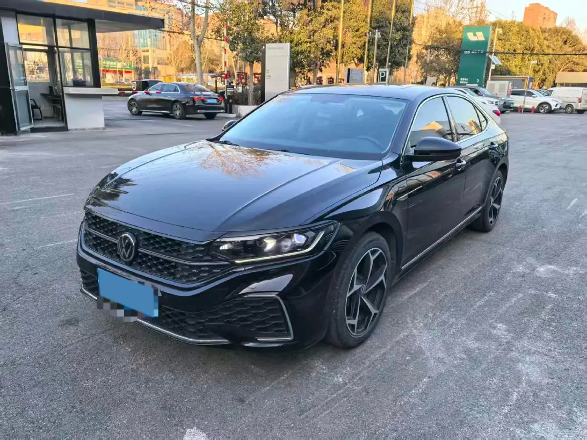 2023 Volkswagen Passat 2.0T 186HP L4 7DCT