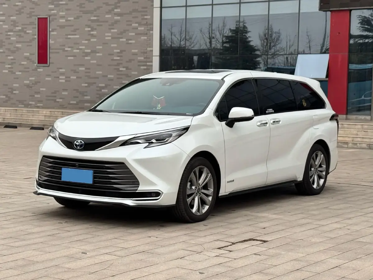 2023 Toyota Sienna 2.5L 189HP L4 E-CVT Hybrid