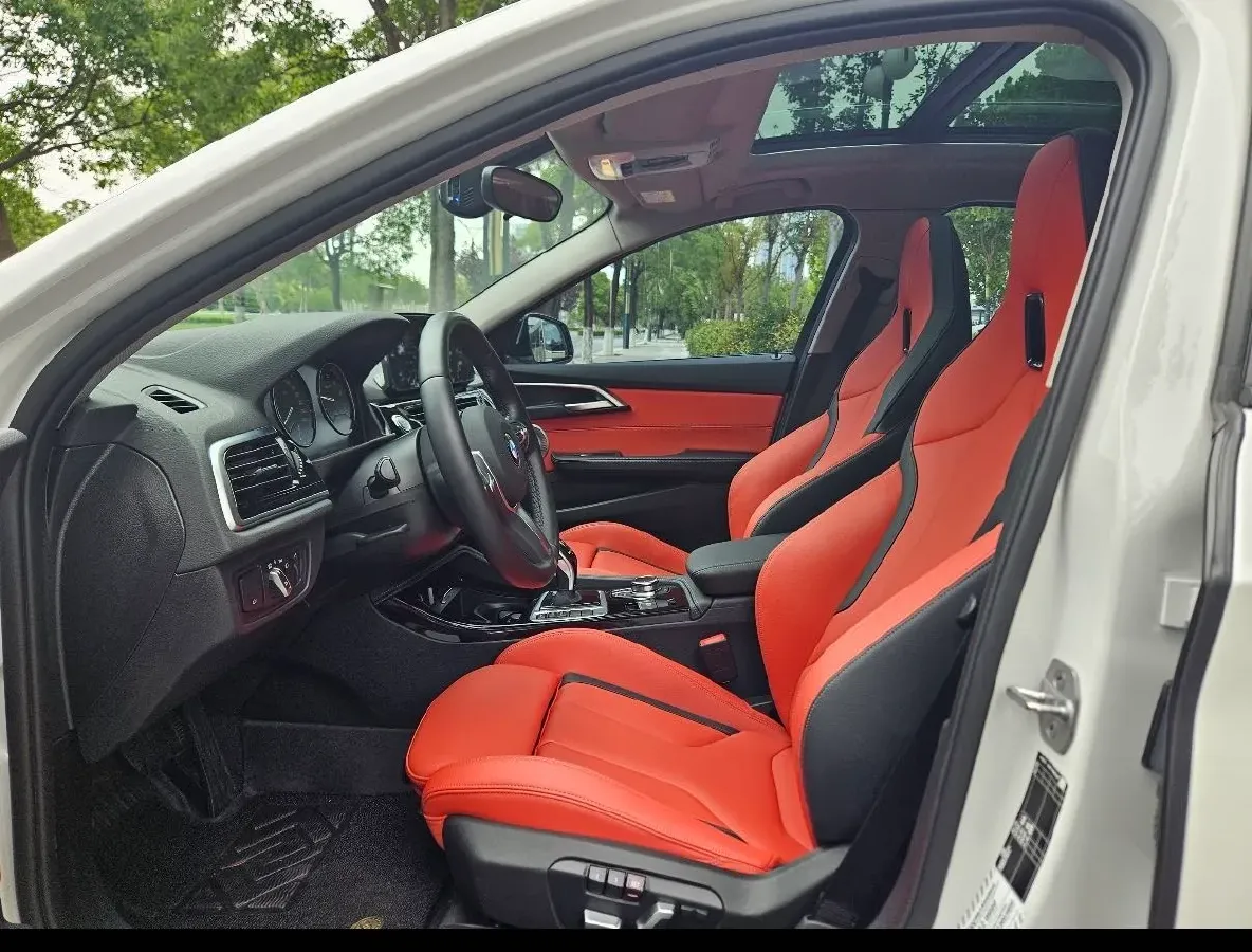 2023 BMW 1 Series 2.0T 178HP L4 7DCT,autocango,china used car exporter,china ev exporter,chinese used car exporter,chinese used ev exporter