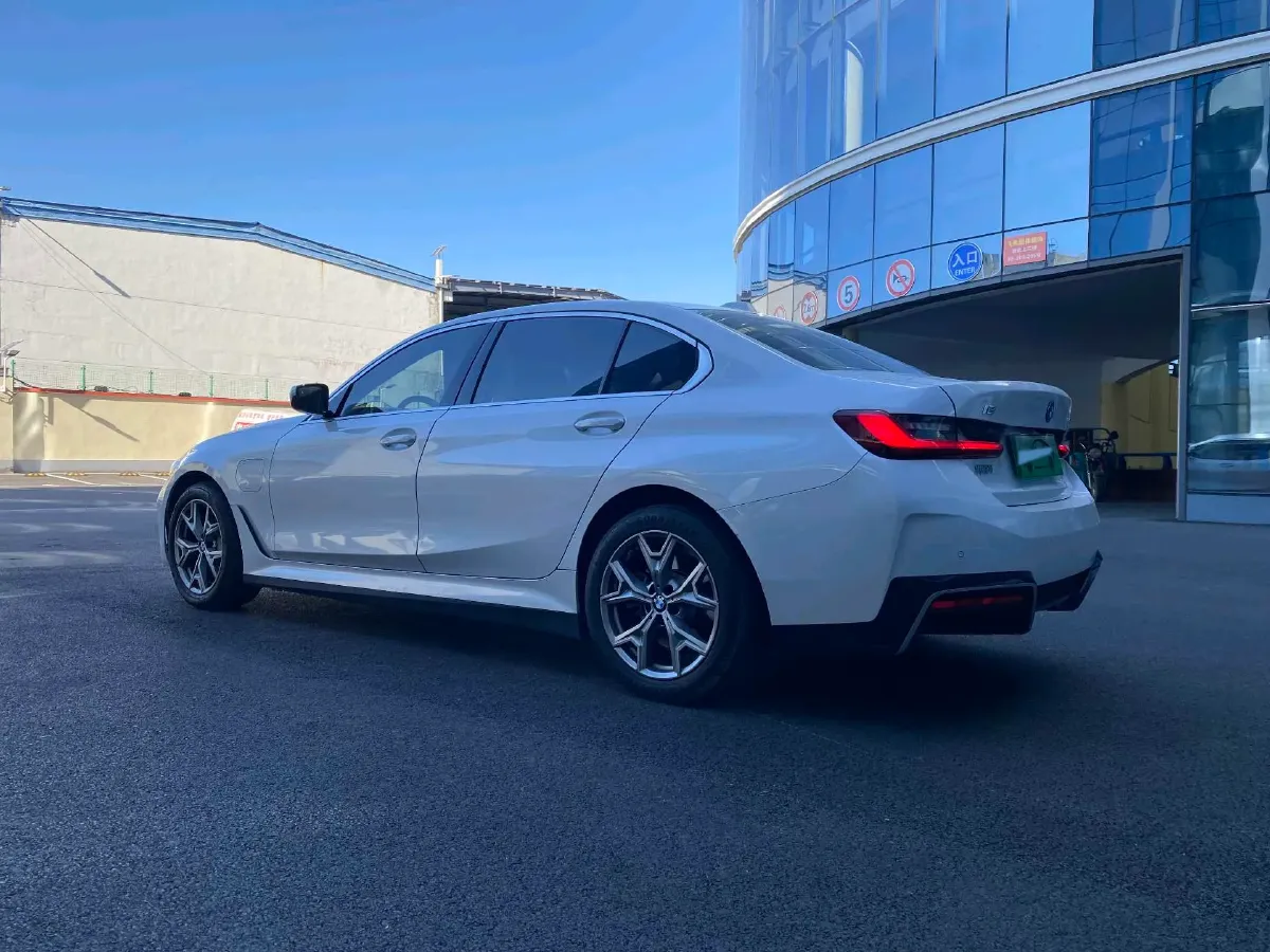 2025 BMW i3 BEV 70KWH,autocango,china used car exporter,china ev exporter,chinese used car exporter,chinese used ev exporter