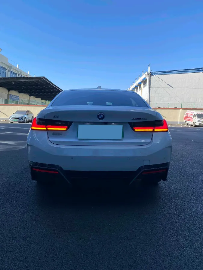 2025 BMW i3 BEV 70KWH,autocango,china used car exporter,china ev exporter,chinese used car exporter,chinese used ev exporter