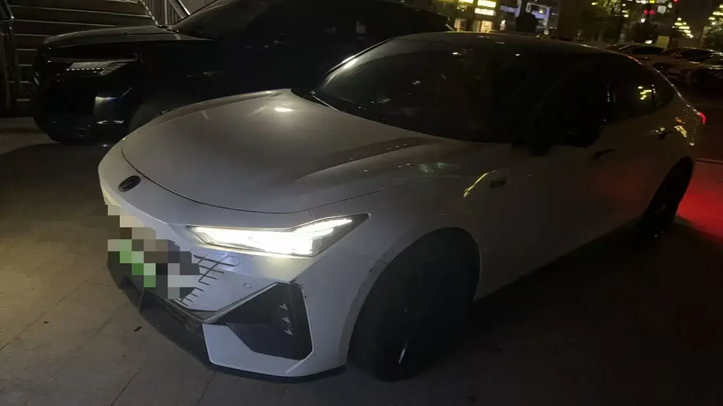 2023 ChangAn UNI-V iDD 1.5T 170HP L4 6TCT PHEV 18.4KWH