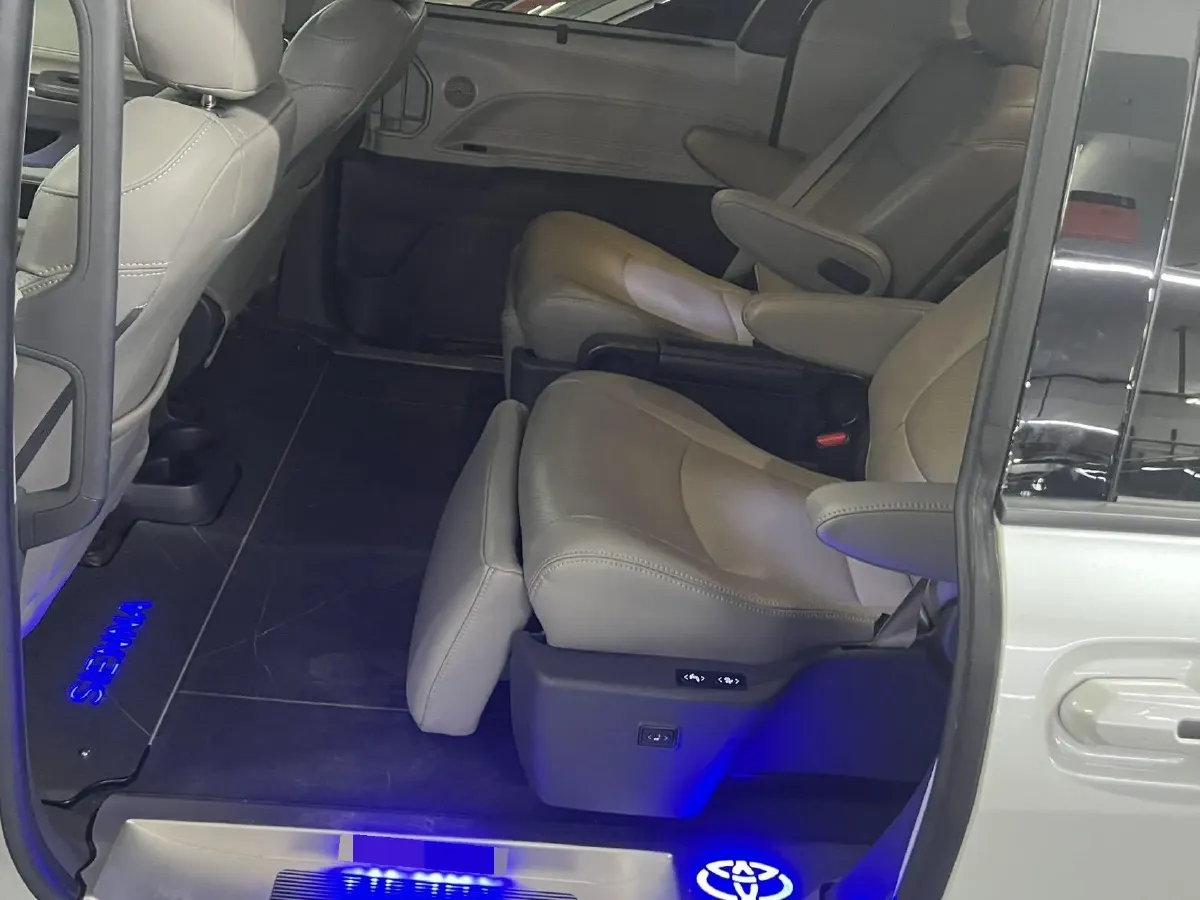 2024 Toyota Sienna 2.5L 189HP L4 E-CVT Hybrid,autocango,china used car exporter,china ev exporter,chinese used car exporter,chinese used ev exporter