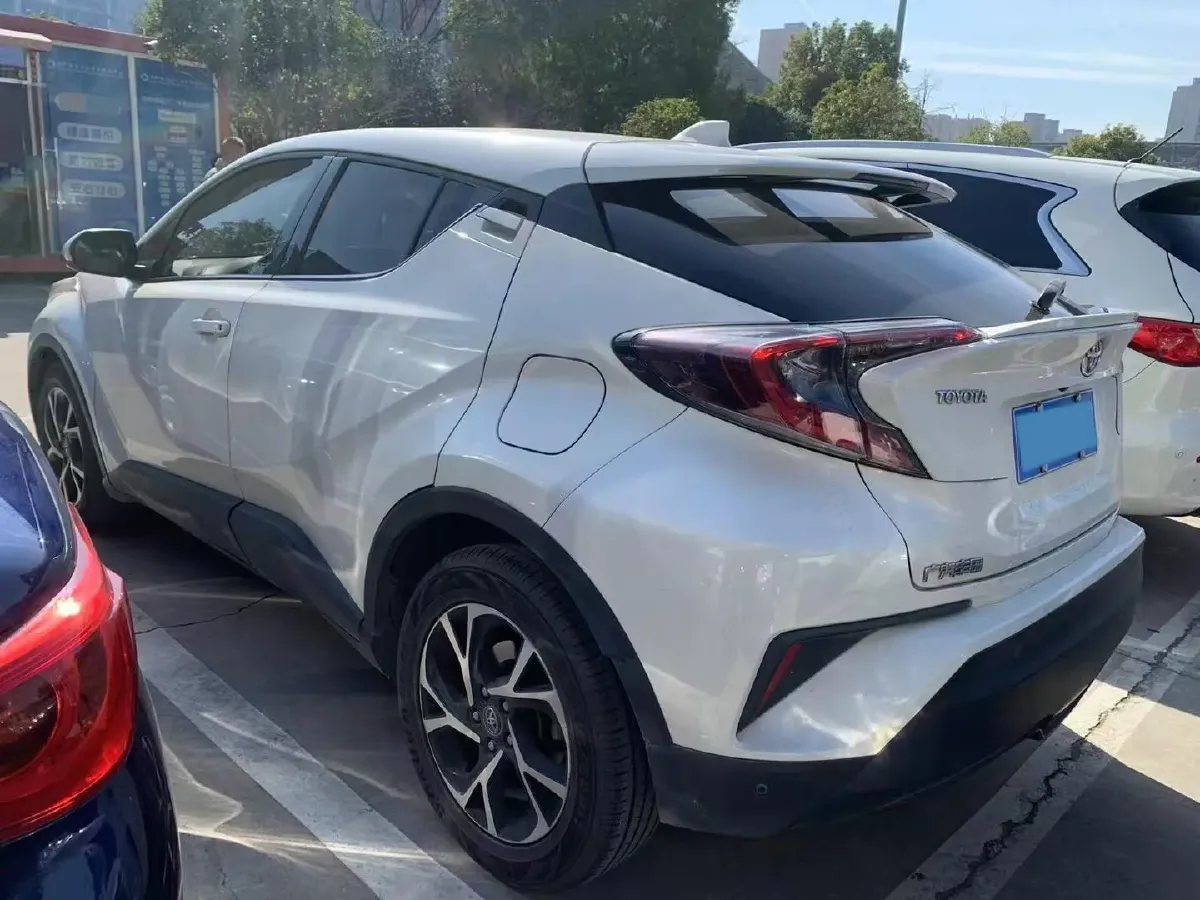 2018 Toyota C-HR 2.0L 171HP L4 CVT,autocango,china used car exporter,china ev exporter,chinese used car exporter,chinese used ev exporter