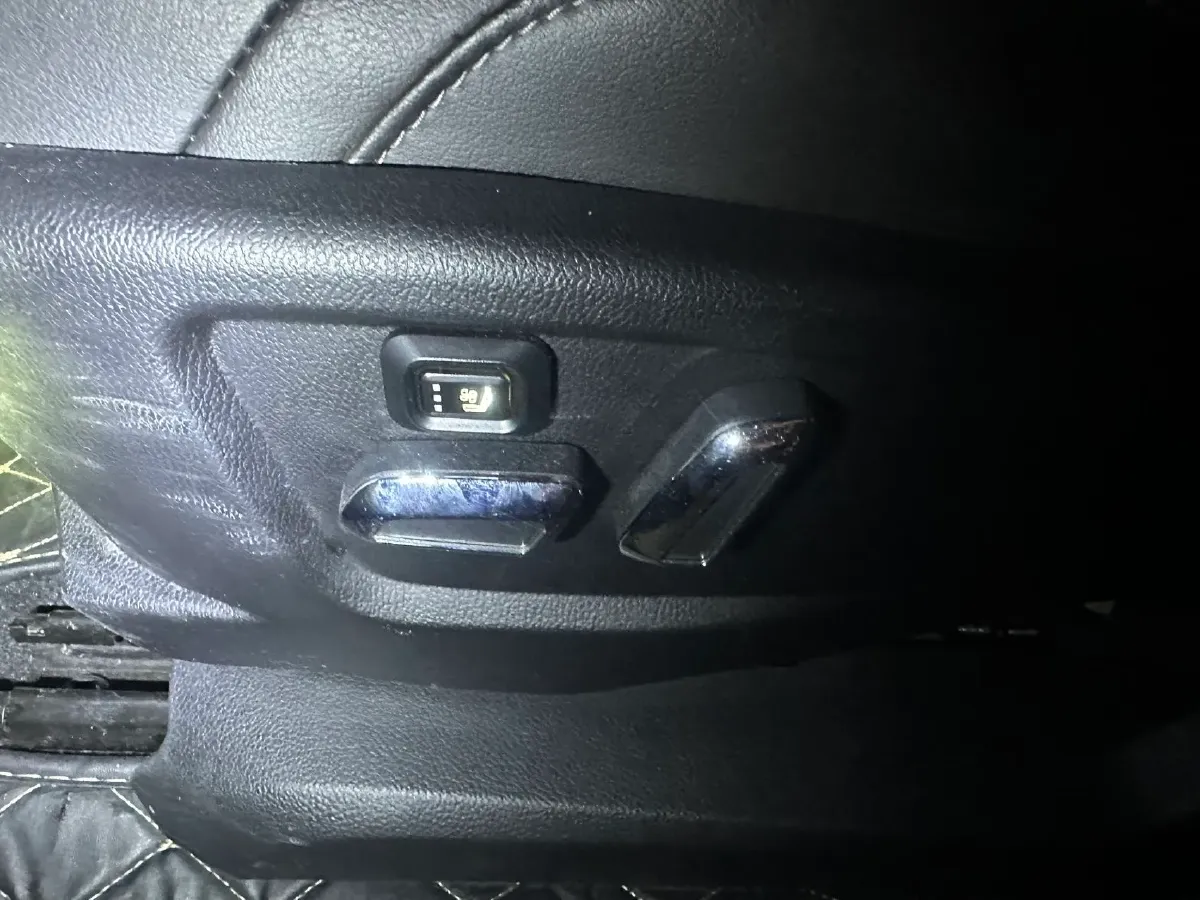 2020 Buick EnvisionPlus 1.5T 169HP L4 7DCT,autocango,china used car exporter,china ev exporter,chinese used car exporter,chinese used ev exporter