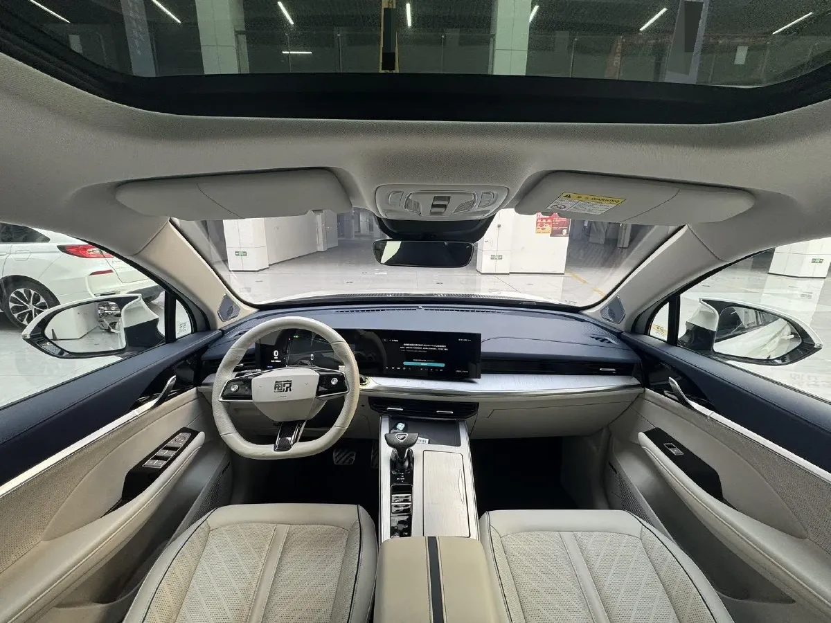 2022 Roewe Whale 2.0T 231HP L4 8AT,autocango,china used car exporter,china ev exporter,chinese used car exporter,chinese used ev exporter