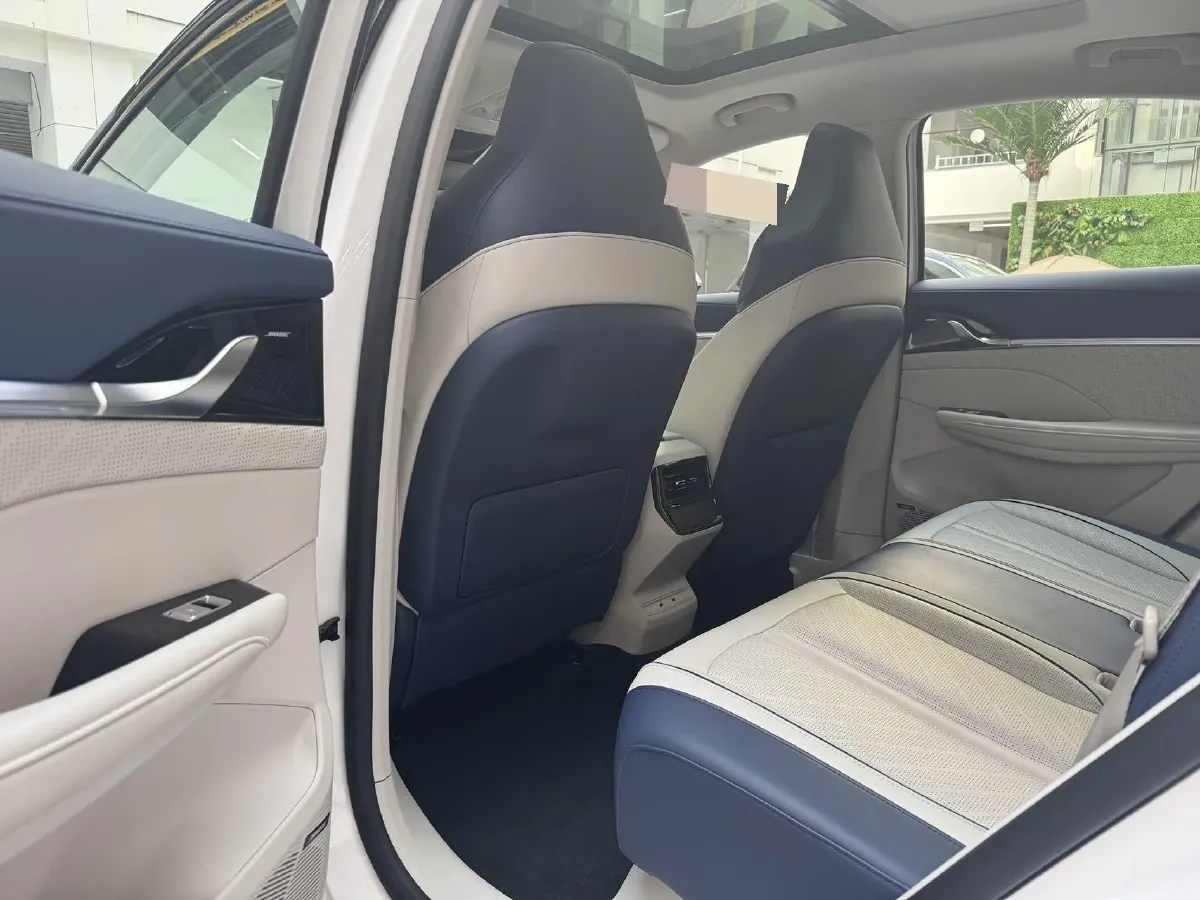 2022 Roewe Whale 2.0T 231HP L4 8AT,autocango,china used car exporter,china ev exporter,chinese used car exporter,chinese used ev exporter