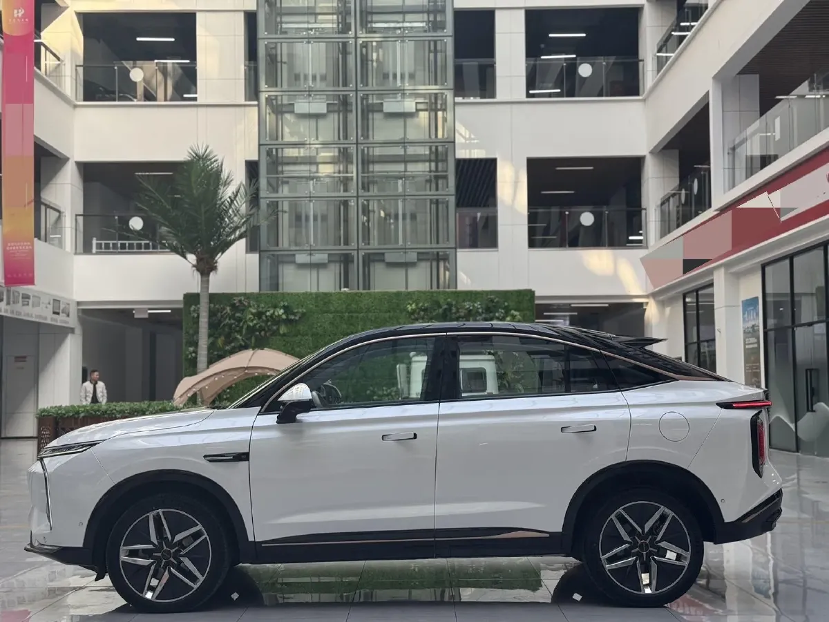 2022 Roewe Whale 2.0T 231HP L4 8AT,autocango,china used car exporter,china ev exporter,chinese used car exporter,chinese used ev exporter