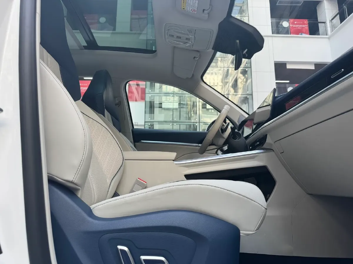 2022 Roewe Whale 2.0T 231HP L4 8AT,autocango,china used car exporter,china ev exporter,chinese used car exporter,chinese used ev exporter