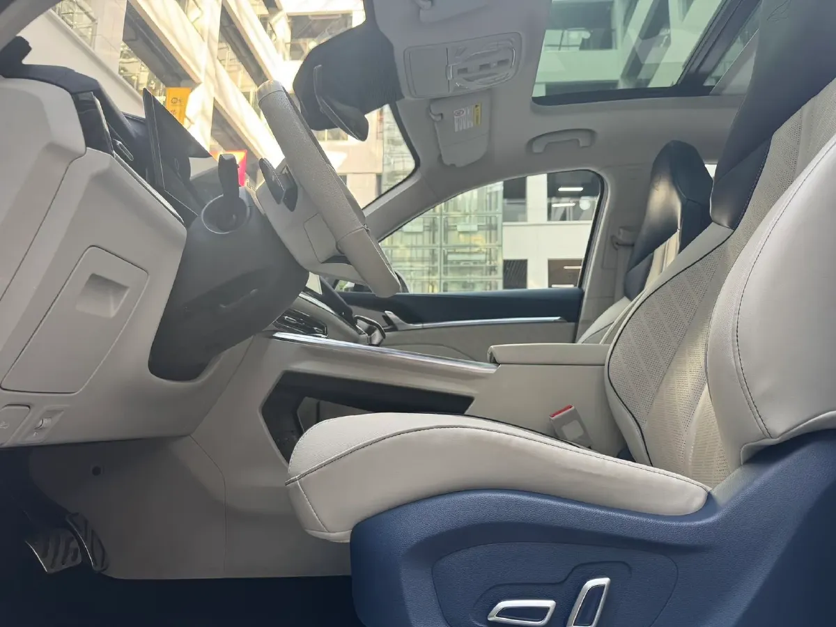 2022 Roewe Whale 2.0T 231HP L4 8AT,autocango,china used car exporter,china ev exporter,chinese used car exporter,chinese used ev exporter