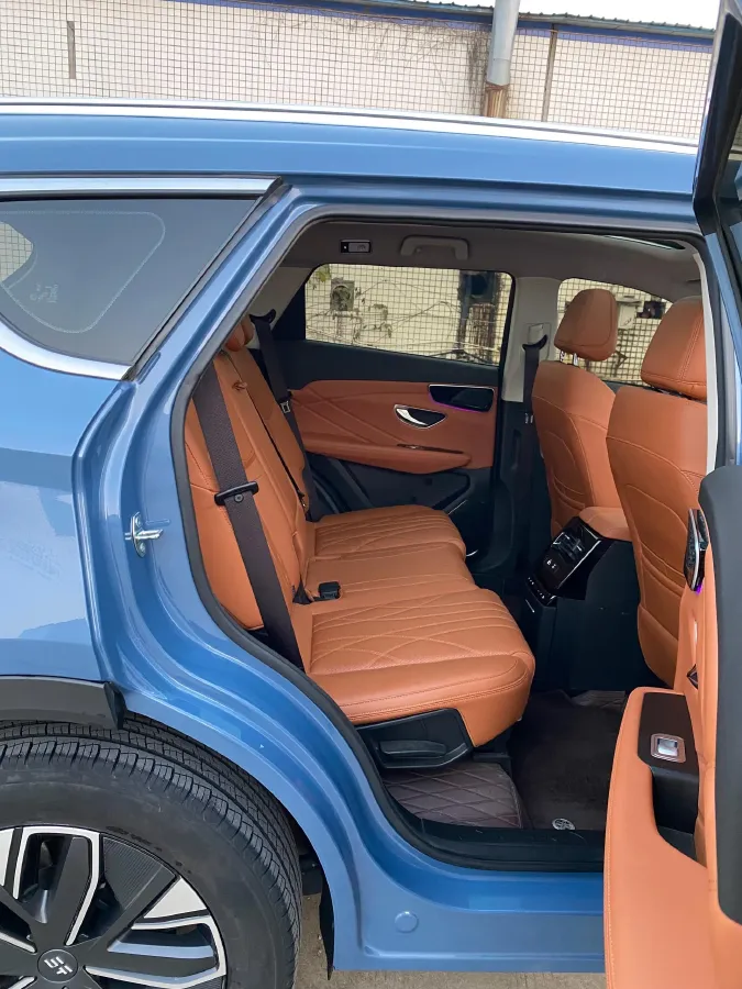 2024 Venucia VX6 BEV 62KWH,autocango,china used car exporter,china ev exporter,chinese used car exporter,chinese used ev exporter