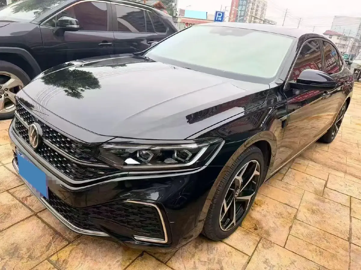 2023 Volkswagen Passat 2.0T 186HP L4 7DCT