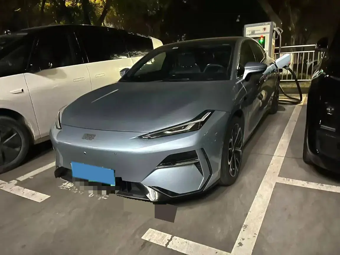 2025 Geely Galaxy E8 BEV