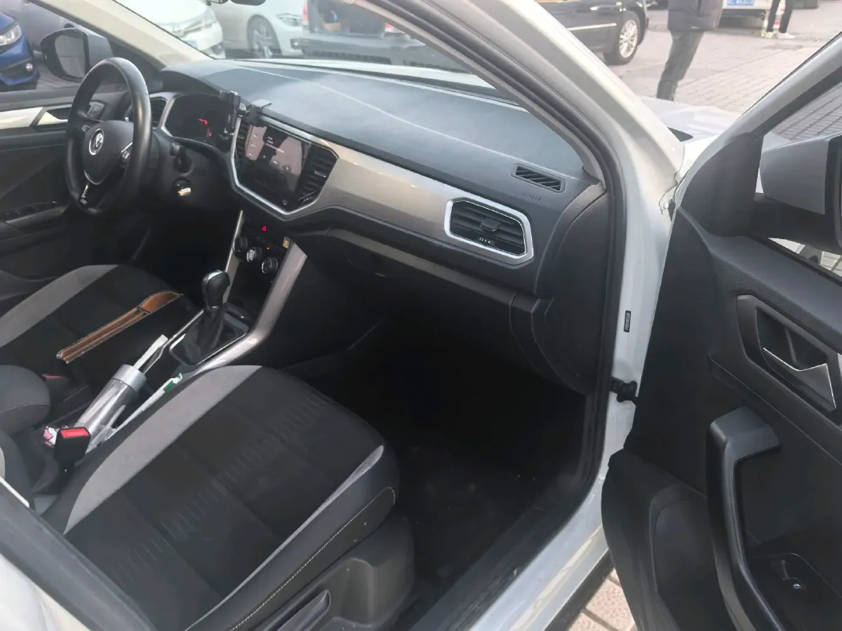 2021 Volkswagen T-Roc 1.4T 150HP L4 7DCT,autocango,china used car exporter,china ev exporter,chinese used car exporter,chinese used ev exporter