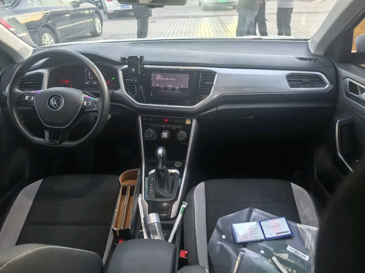2021 Volkswagen T-Roc 1.4T 150HP L4 7DCT,autocango,china used car exporter,china ev exporter,chinese used car exporter,chinese used ev exporter