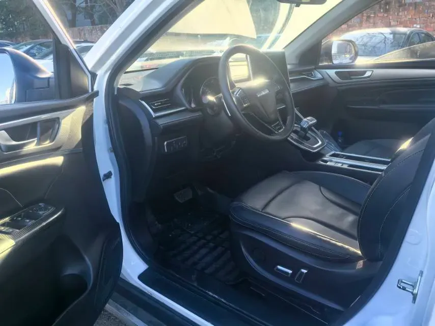 2021 Haval M6 1.5T 150HP L4 7DCT,autocango,china used car exporter,china ev exporter,chinese used car exporter,chinese used ev exporter