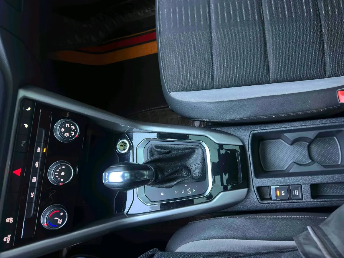 2021 Volkswagen T-Roc 1.4T 150HP L4 7DCT,autocango,china used car exporter,china ev exporter,chinese used car exporter,chinese used ev exporter