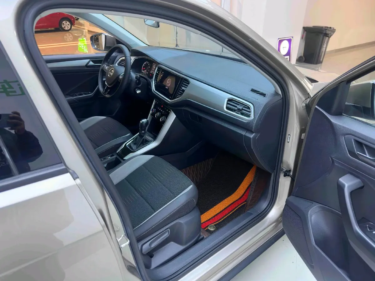 2021 Volkswagen T-Roc 1.4T 150HP L4 7DCT,autocango,china used car exporter,china ev exporter,chinese used car exporter,chinese used ev exporter