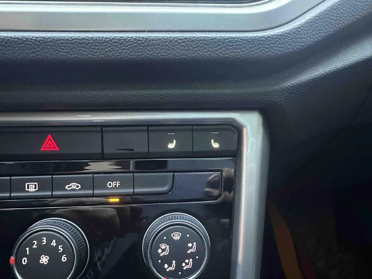 2021 Volkswagen T-Roc 1.4T 150HP L4 7DCT,autocango,china used car exporter,china ev exporter,chinese used car exporter,chinese used ev exporter