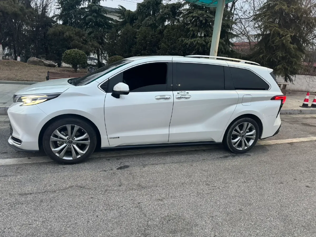 2023 Toyota Sienna 2.5L 189HP L4 E-CVT Hybrid,autocango,china used car exporter,china ev exporter,chinese used car exporter,chinese used ev exporter