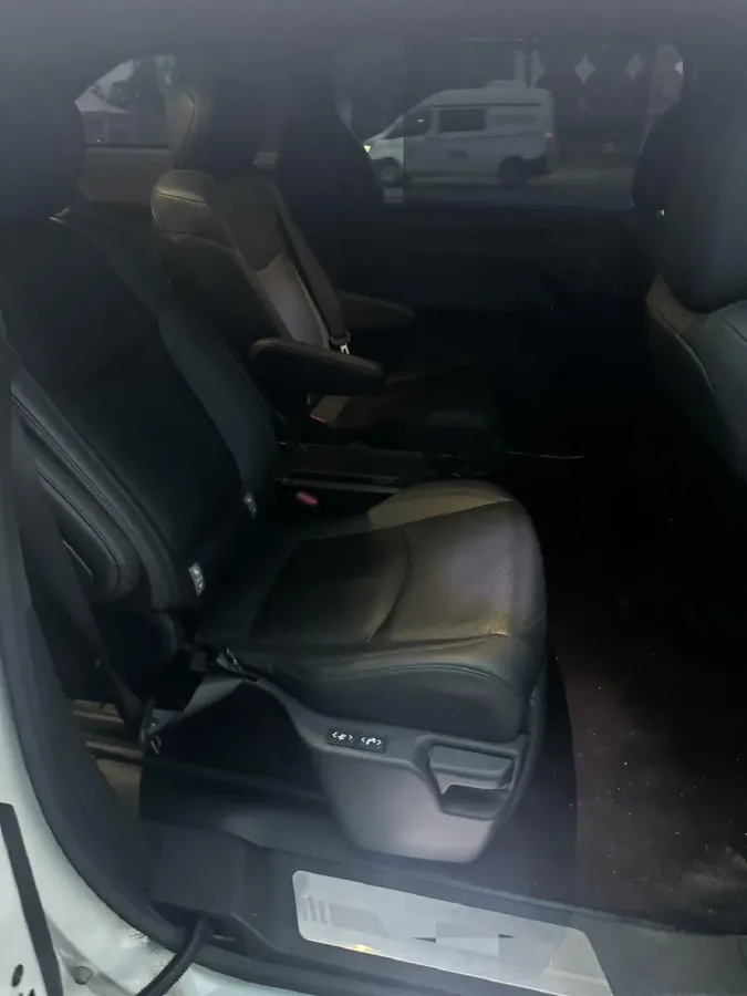 2023 Toyota Sienna 2.5L 189HP L4 E-CVT Hybrid,autocango,china used car exporter,china ev exporter,chinese used car exporter,chinese used ev exporter