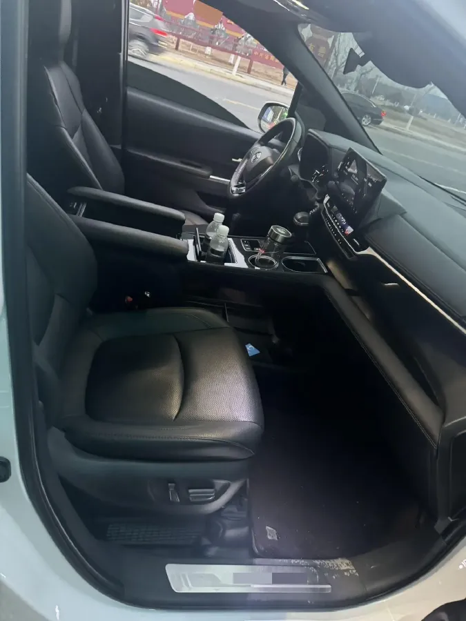 2023 Toyota Sienna 2.5L 189HP L4 E-CVT Hybrid,autocango,china used car exporter,china ev exporter,chinese used car exporter,chinese used ev exporter