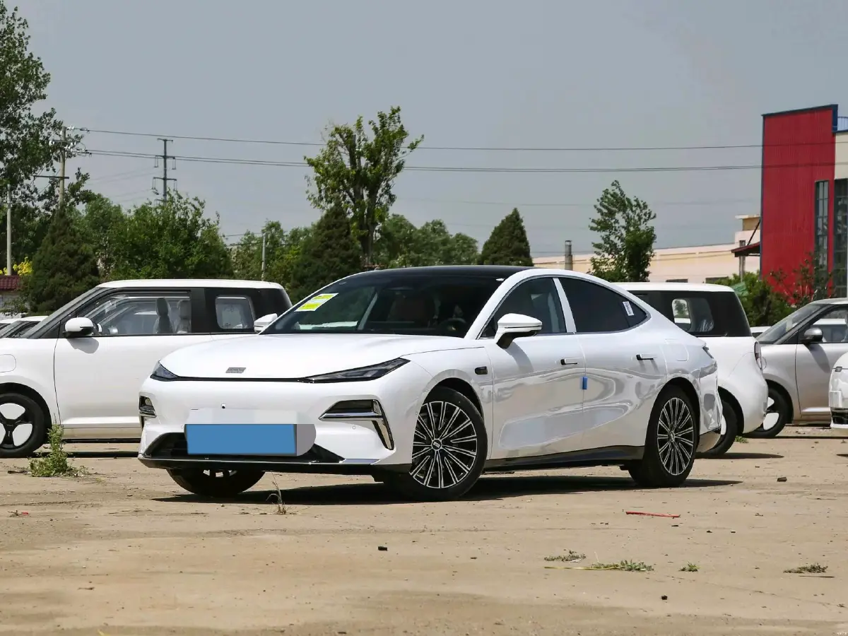 2025 Geely Galaxy Starshine 8 1.5T 163HP L4 3DHT PHEV 27.69KWH