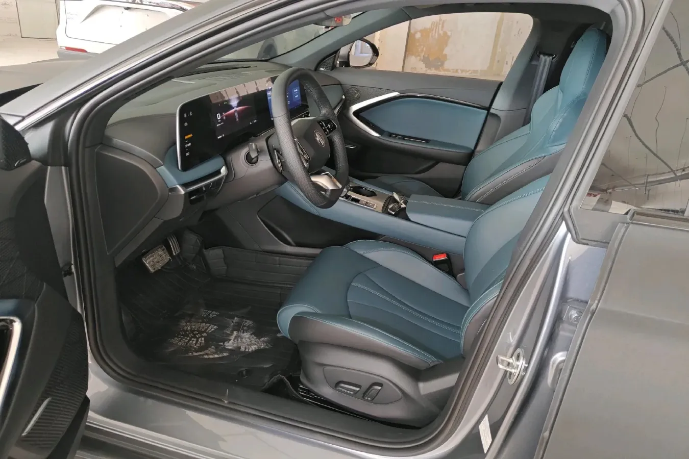 2023 MG 7 2.0T 261HP L4 9AT,autocango,china used car exporter,china ev exporter,chinese used car exporter,chinese used ev exporter