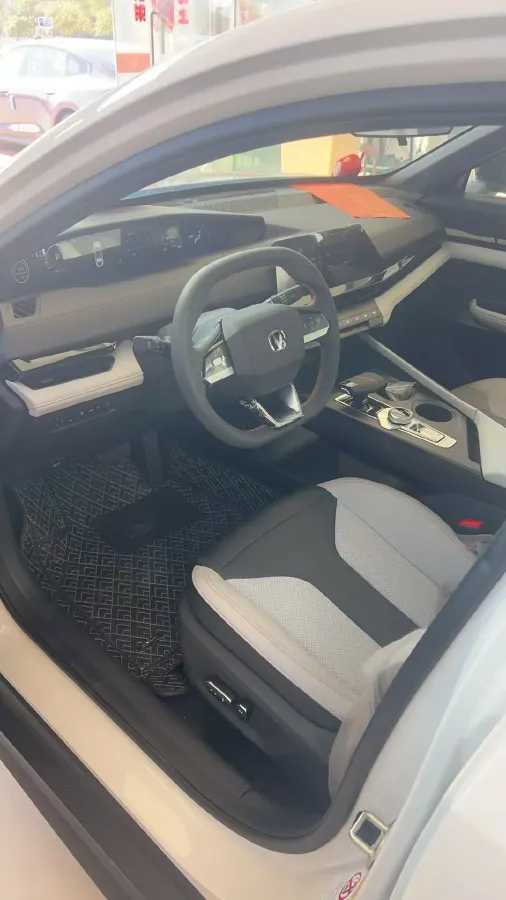 2024 ChangAn UNI-V iDD 1.5L 110HP L4 E-CVT PHEV 18.99KWH,autocango,china used car exporter,china ev exporter,chinese used car exporter,chinese used ev exporter