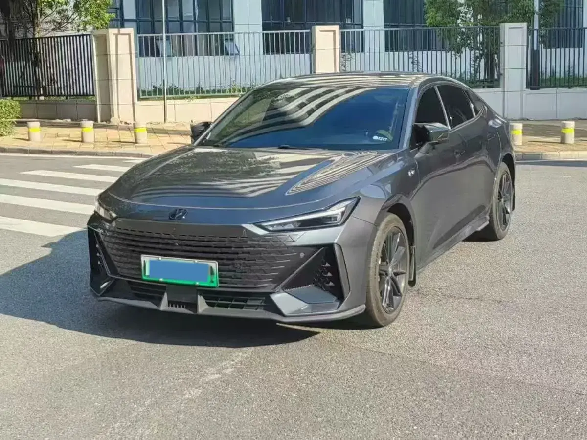 2024 ChangAn UNI-V iDD 1.5L 110HP L4 E-CVT PHEV 18.99KWH